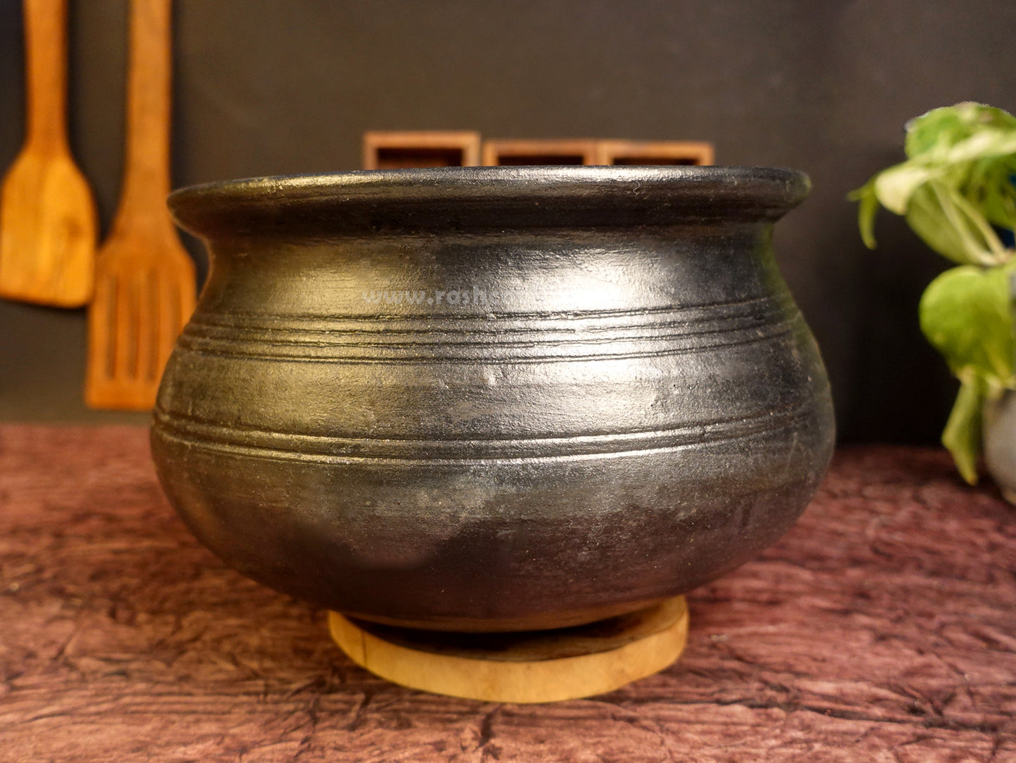 Clay - Spinach pot - Black.