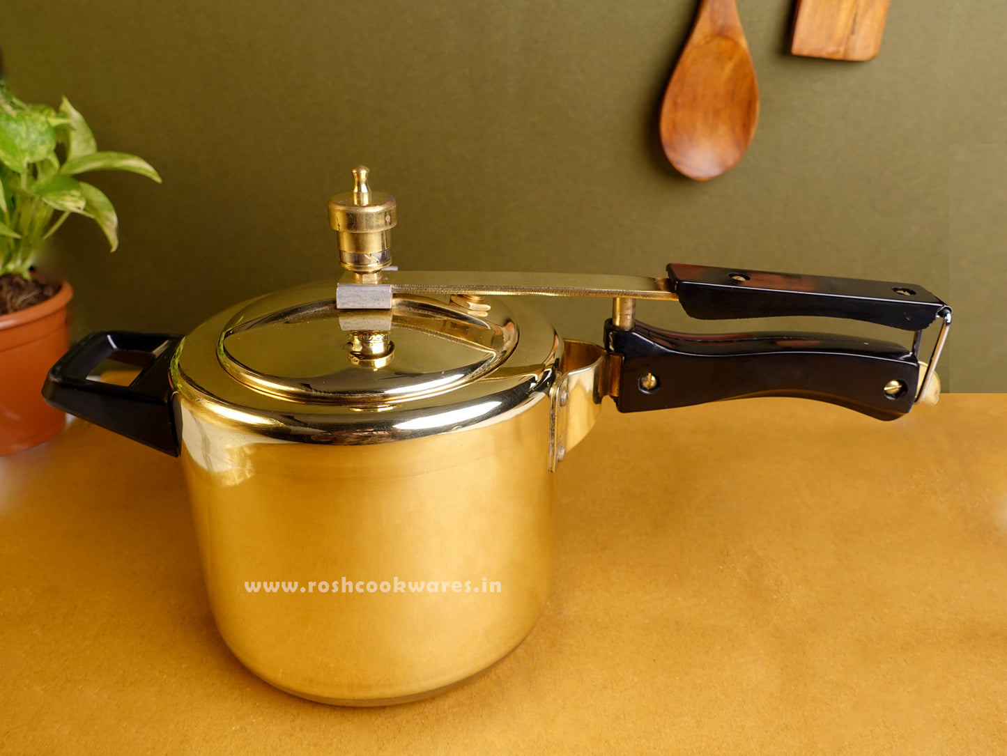Brass Cooker With Tin Coating .