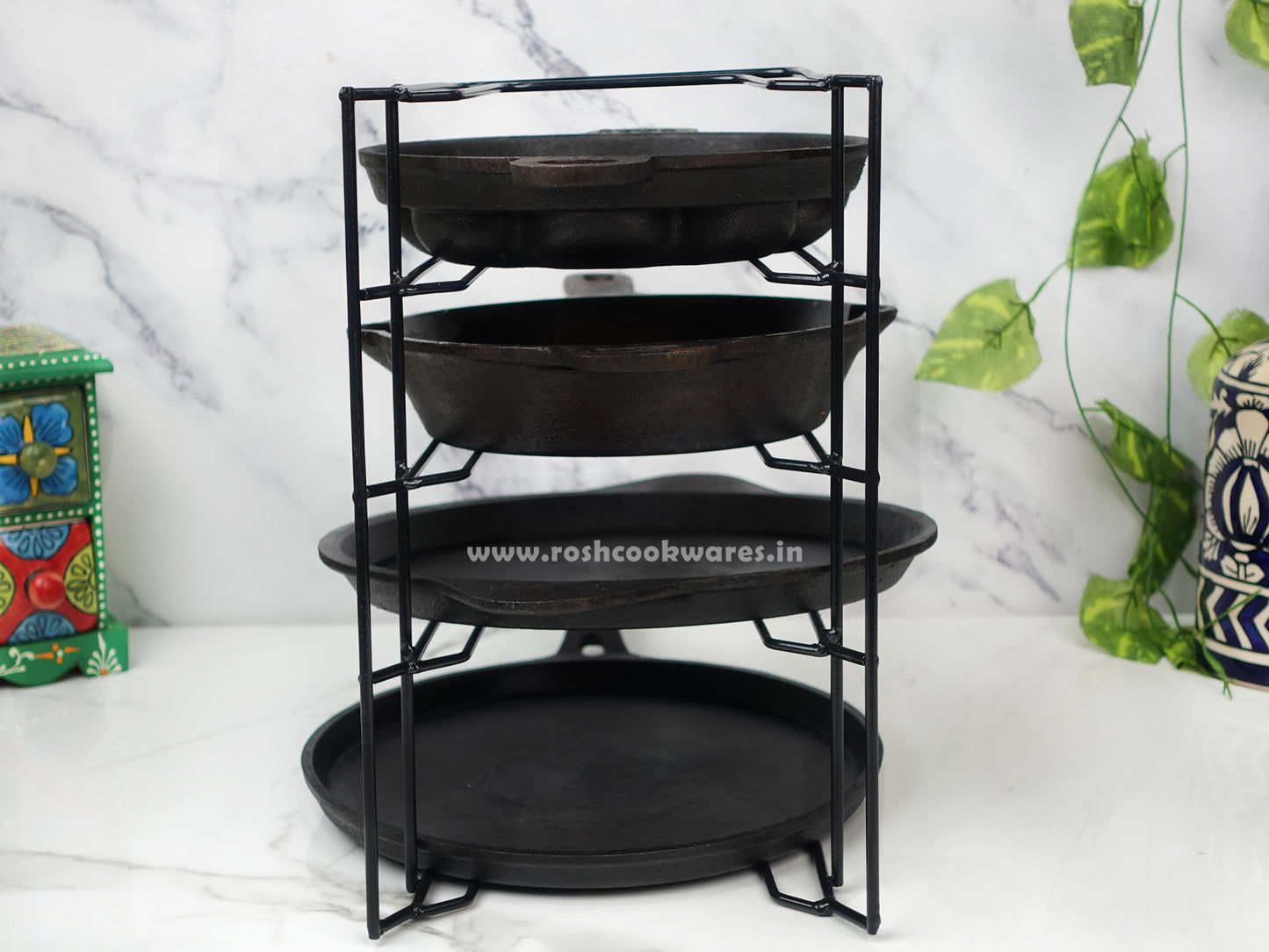 Storage Stand - Iron - Square Small. Suitable for storage of 9 to 10 products.