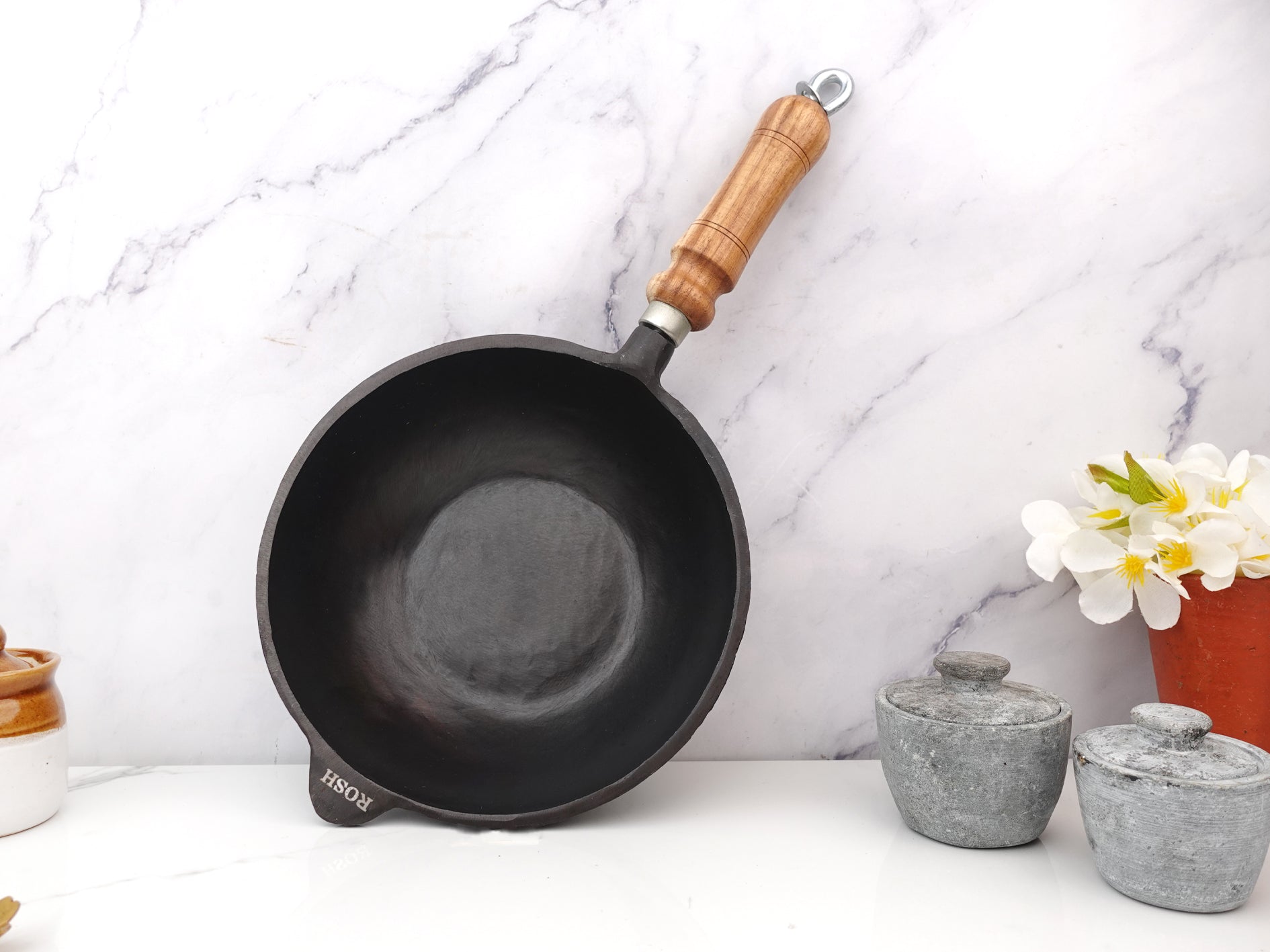 Pre-seasoned Cast Iron Kadai/ Wok With Flat Bottom 11 inch